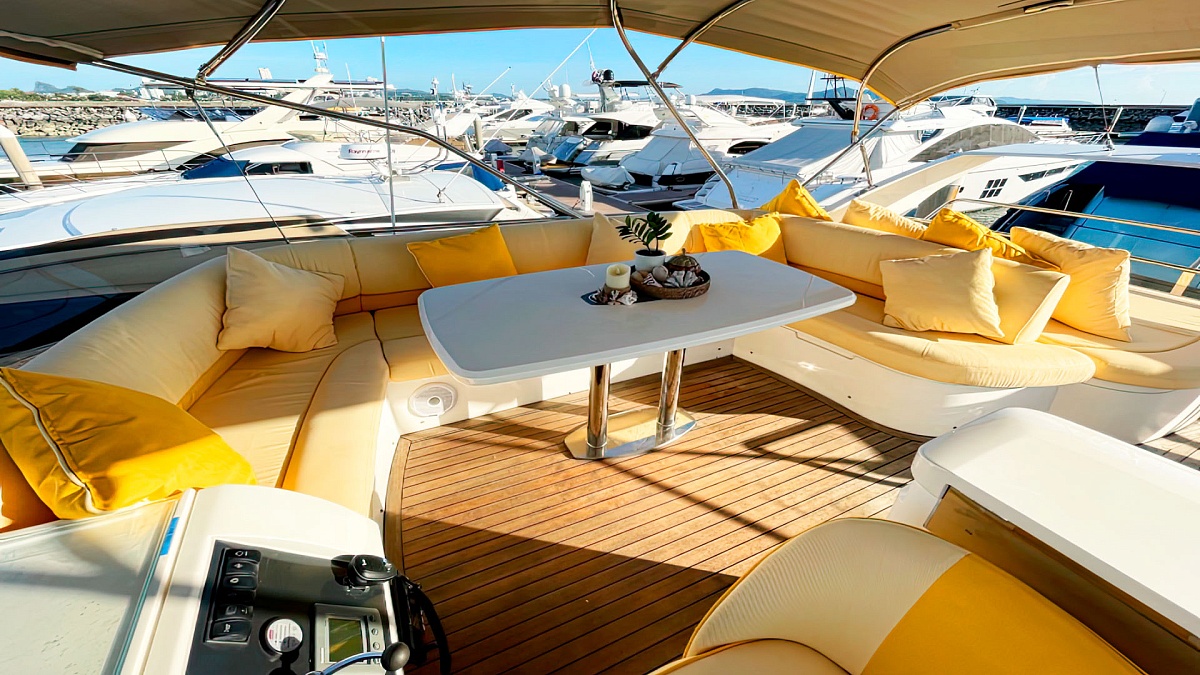Аренда моторной яхты Princess 54 на Пхукете, Таиланд